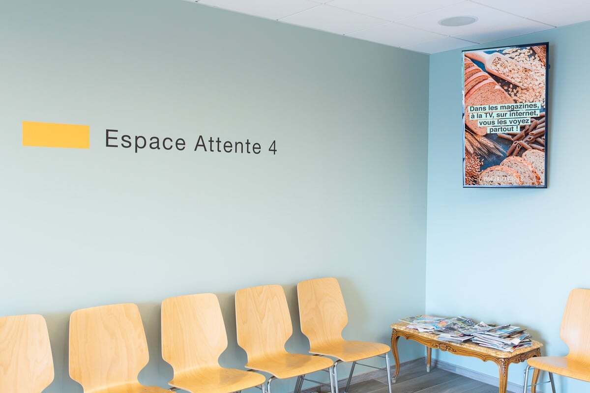Installer un écran d'affichage dynamique en salle d'attente : conseils